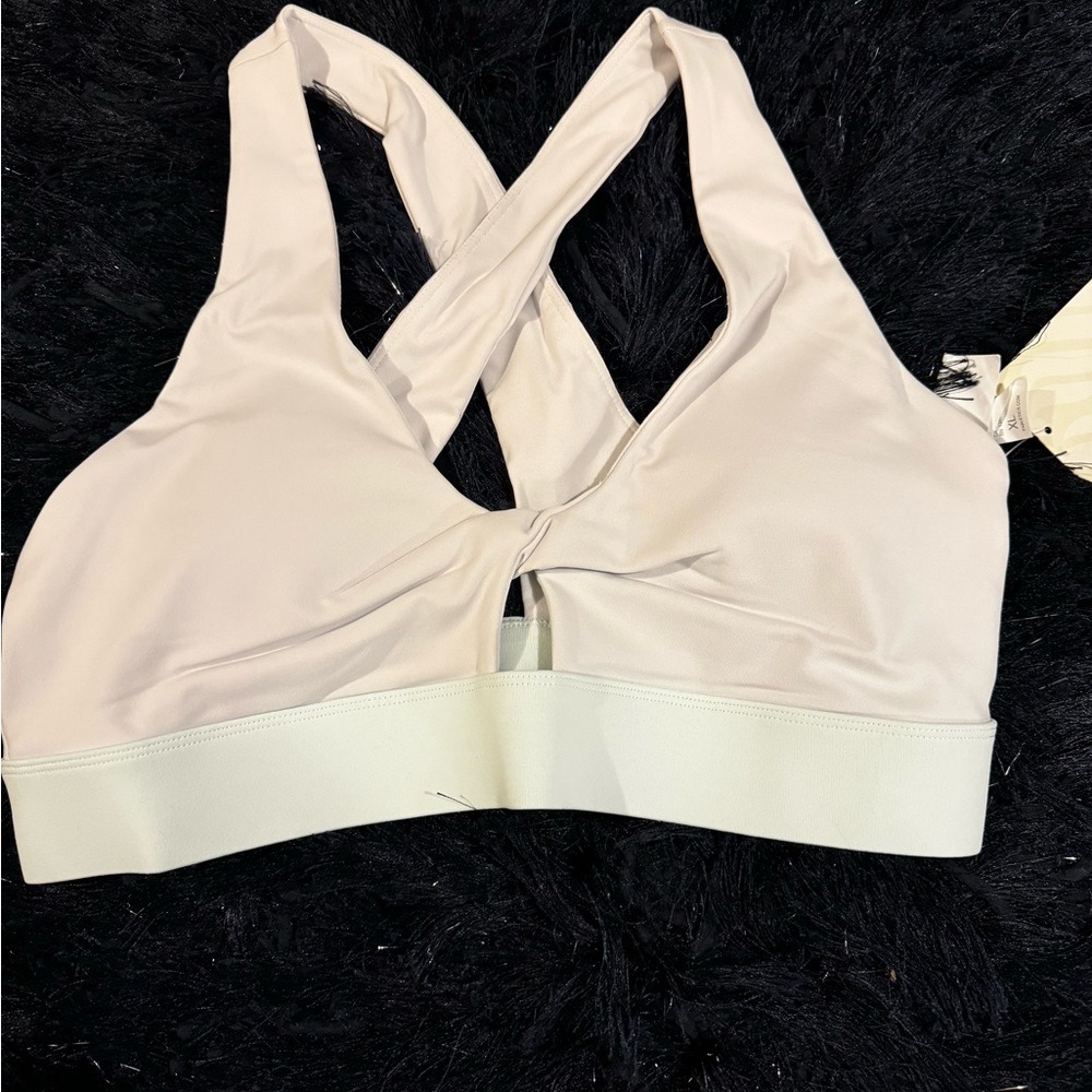 Fabletics Oasis twist sports bra. Size XL. Soft gray and ice color.